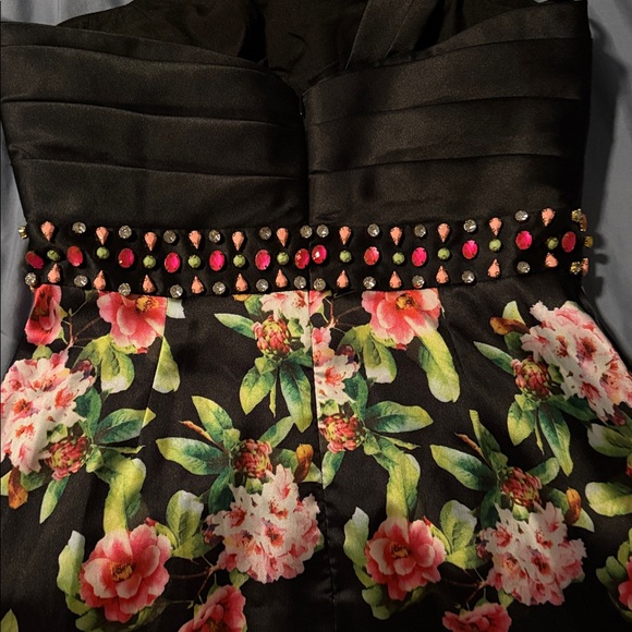 Mac Duggal Black and Floral Dress - Picture 9 of 10